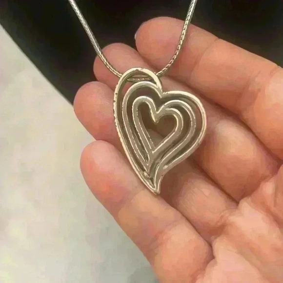 Brighton  Heart Neclace - Picture 5 of 6